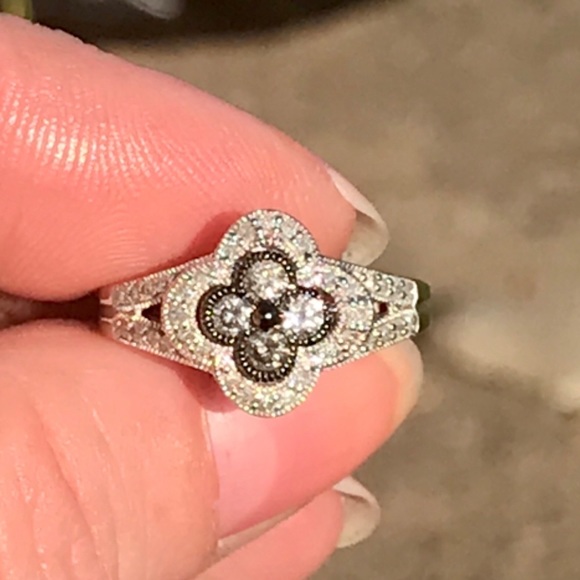 JWBR Jewelry - NWOT 1.06 CTW DIAMOND RING.